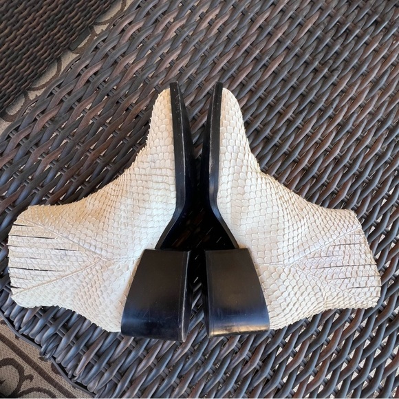 Real Snake Skin Steven by Steve Madden Chelsea booties, western chic, cream,sz 9 - Picture 13 of 17